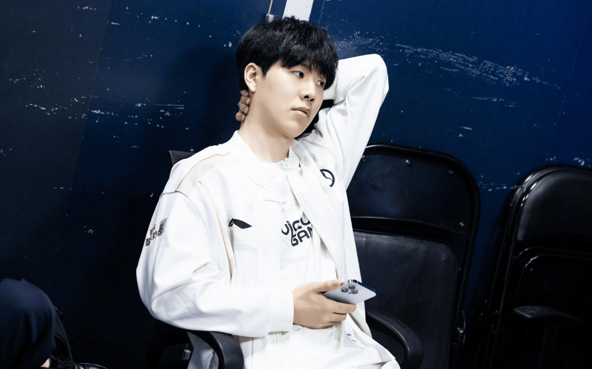 并通过操控 并通过操控